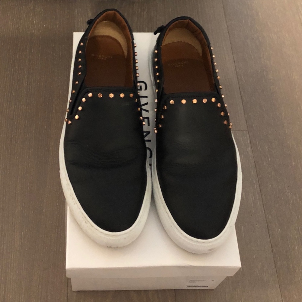 Givenchy Men’s black leather loafer size EU 43
